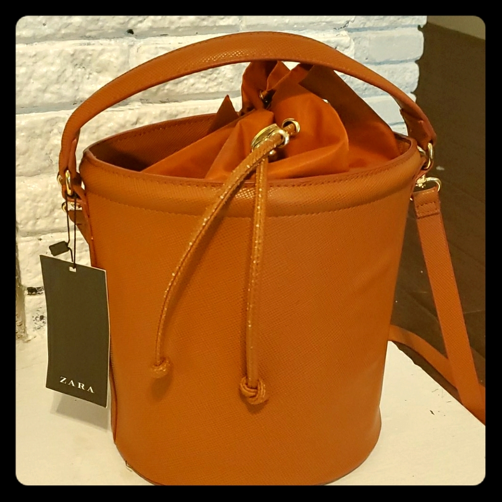 Zara Bucket Bag in Cognac